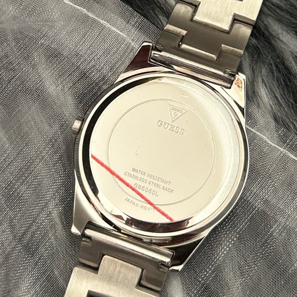 GUESS Woman’s Silver Watch - Picture 4 of 6